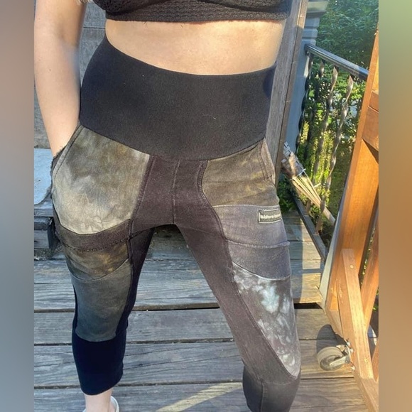 Wildhorse Apparel capris, size S/M - Picture 3 of 3